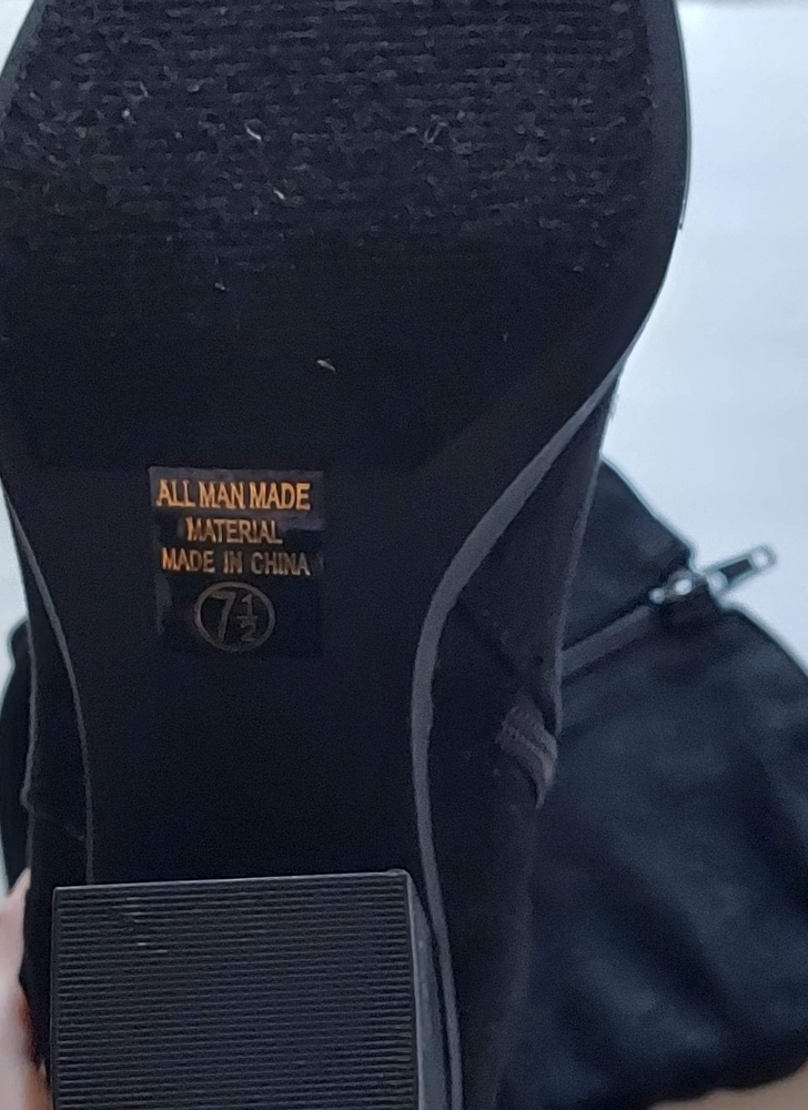 Black boots - Picture 2 of 4